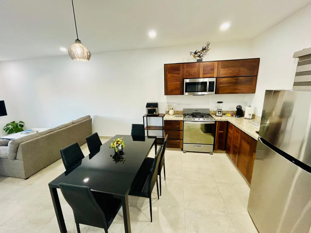 comedor 2 bedroom Airbnb