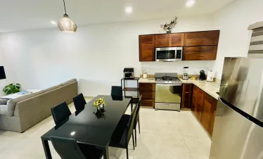 comedor 2 bedroom Airbnb